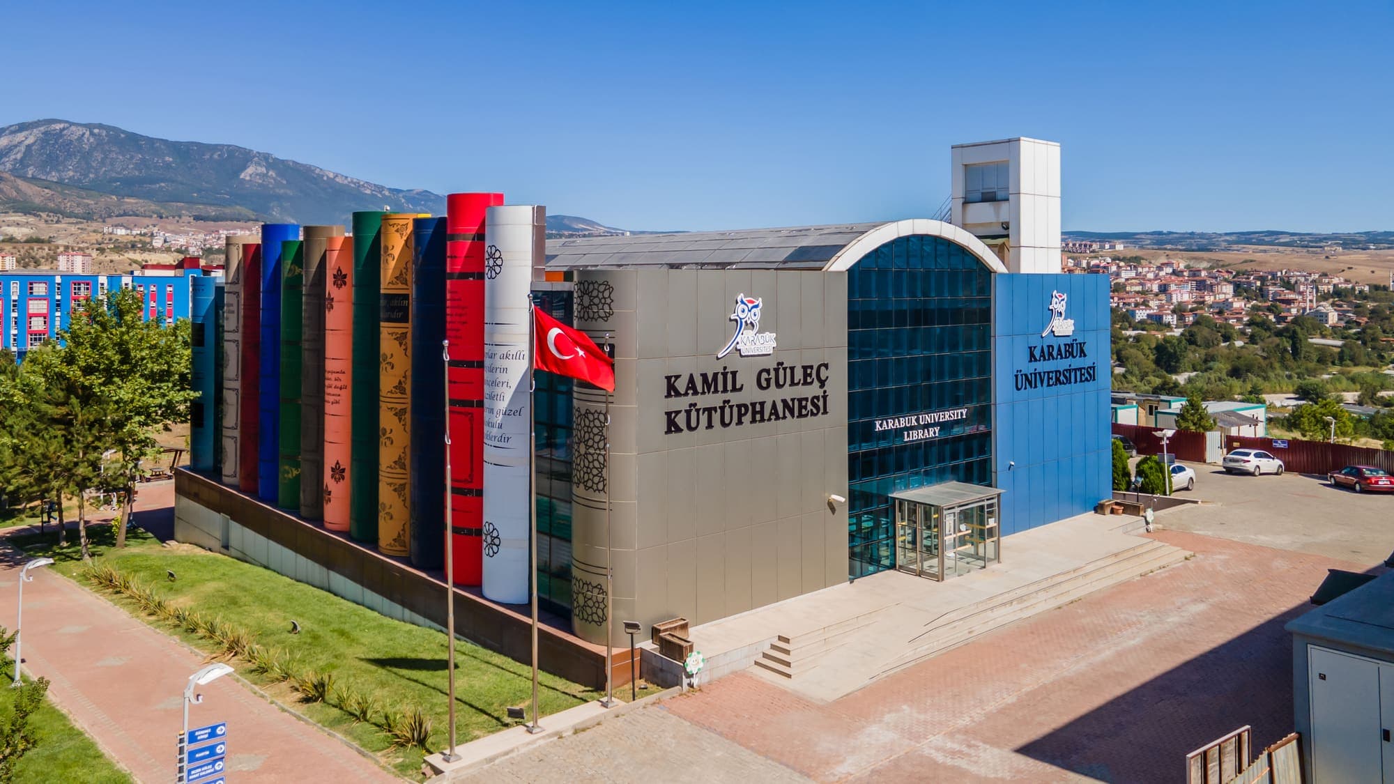 Kamil Güleç Kütüphanesi