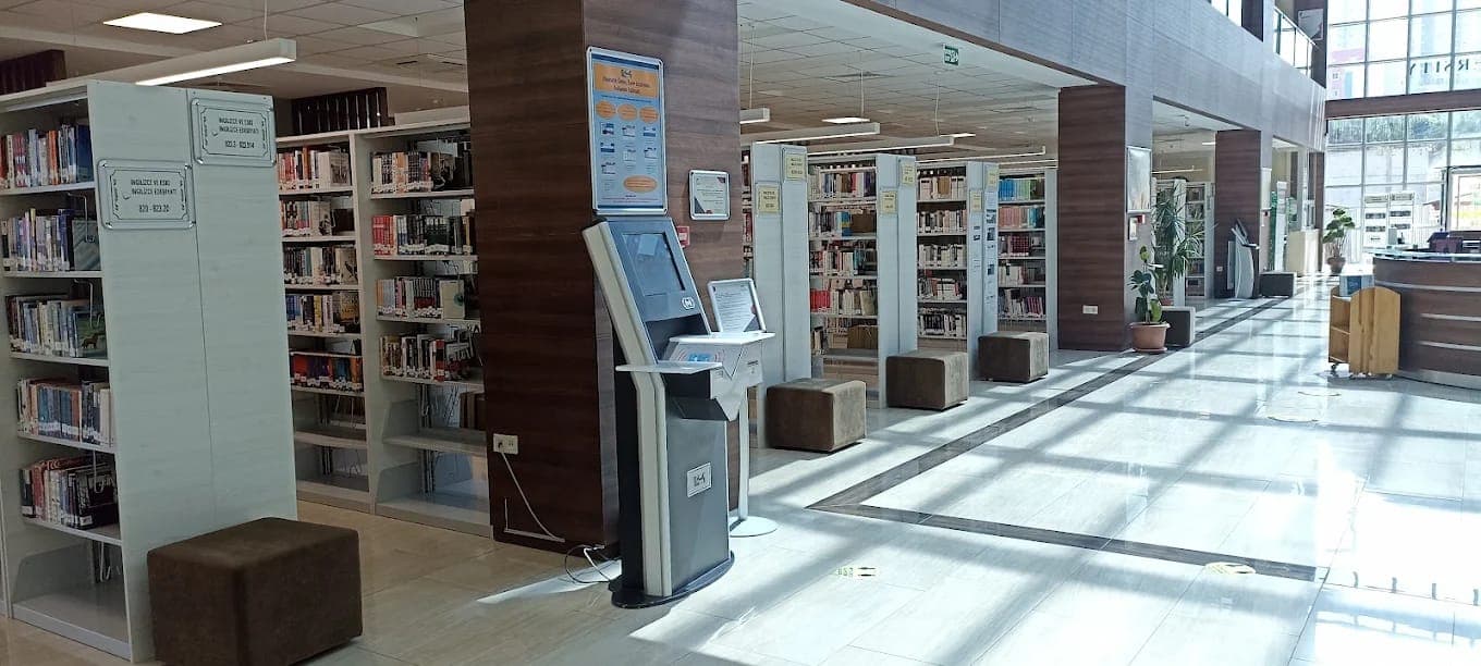 Self servis ödünç alma kiosku ve okuma alanı