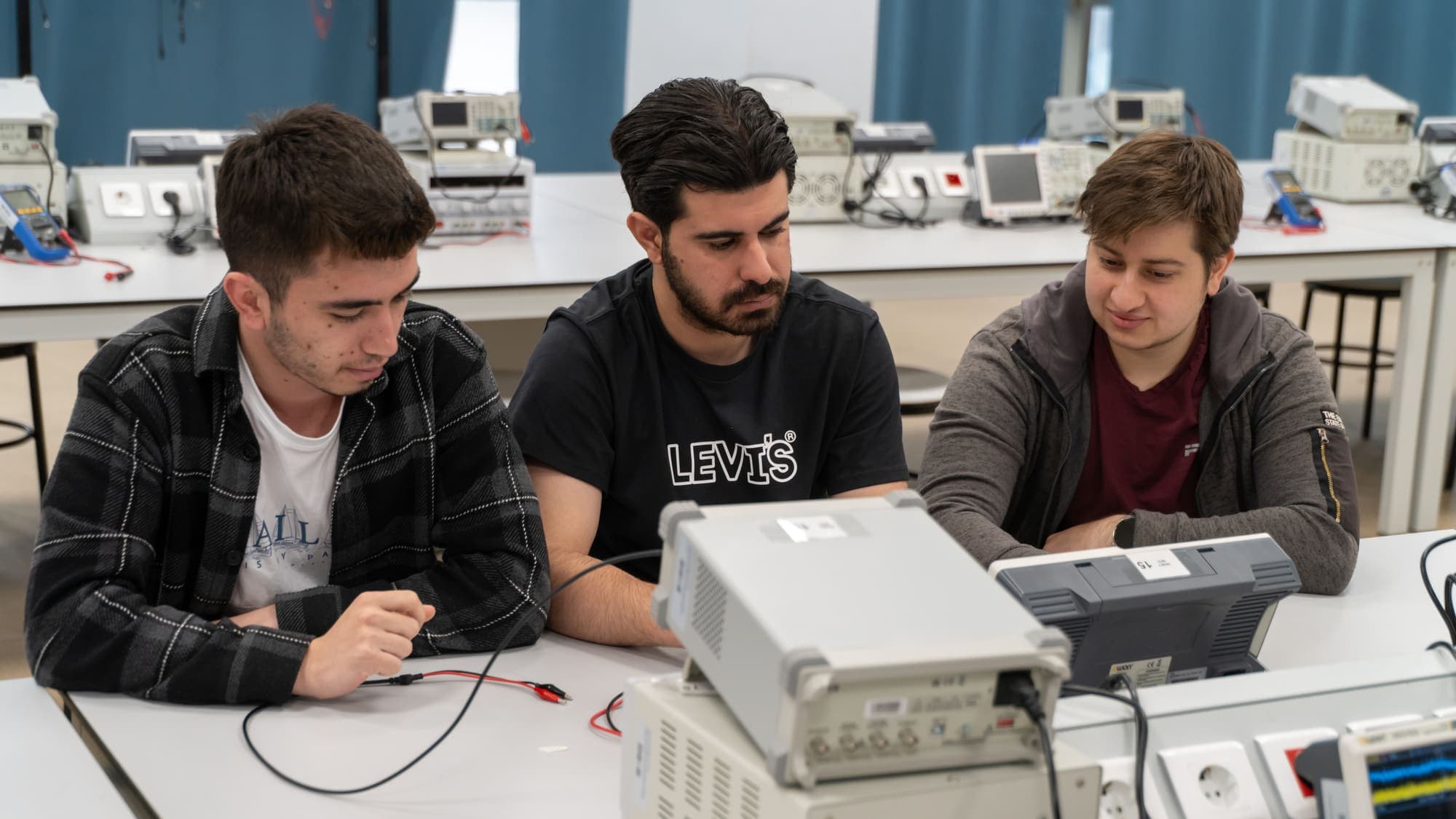 Elektrik-Elektronik Mühendisliği laboratuvarı